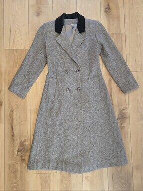 Vintage Double-Breasted Wool Blend Long Coat with Black Velvet Collar